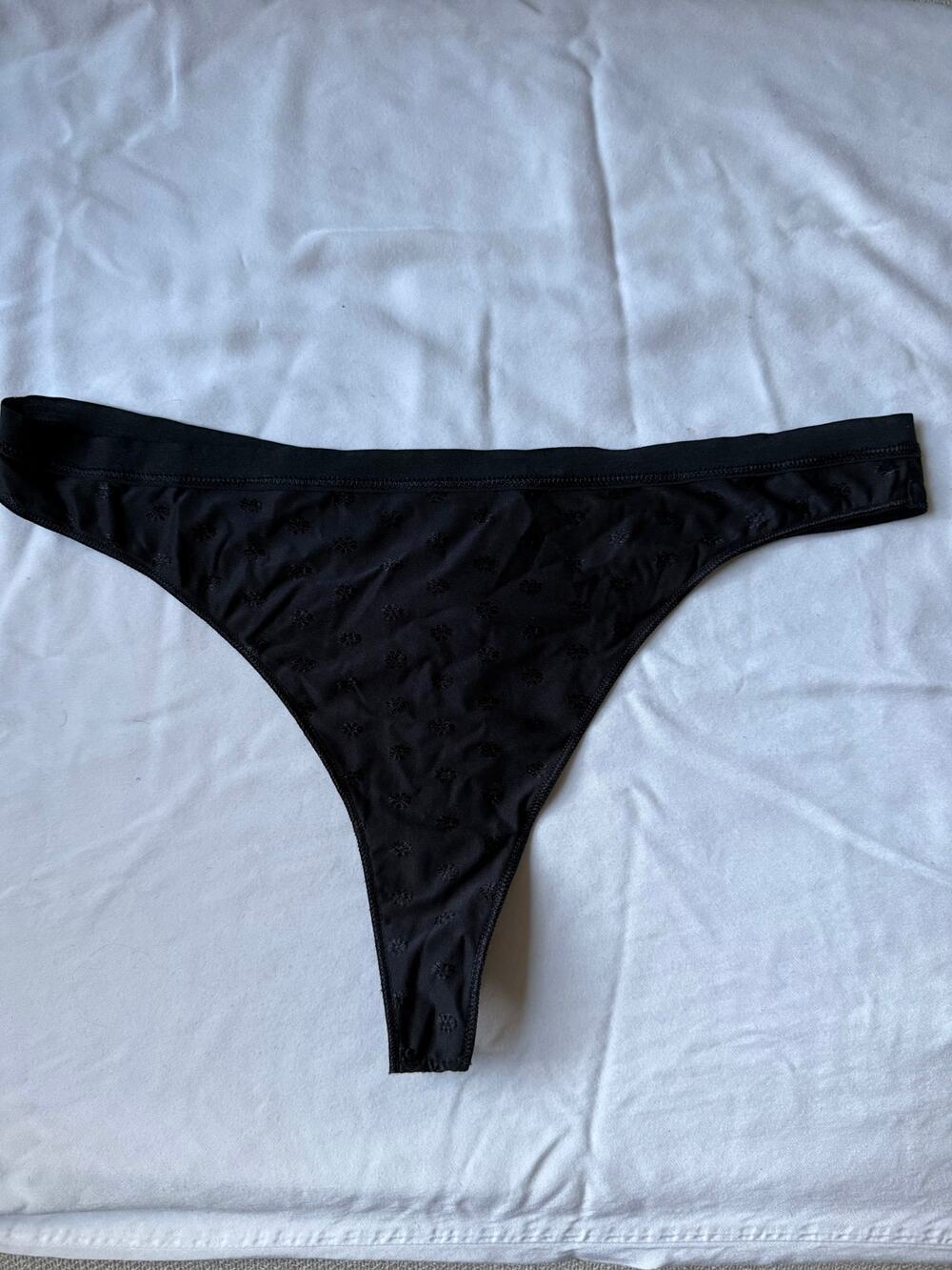 NWOT Warner’s Black Patterned Thong Panty – Size M